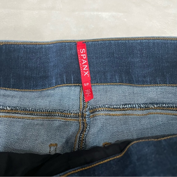 Spanx Distressed Ankle Skinny Jeans dark Wash size small raw hem shapewear - Picture 3 of 10